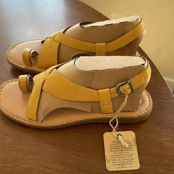 NEW Born Inya Crossover Sandal YELLOW LEATHER Womens Size 6M Shoes - Picture 3 of 6